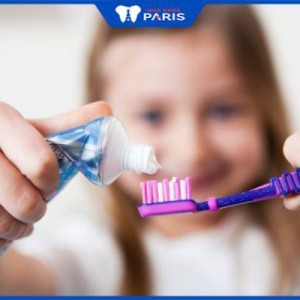 Trẻ nuốt kem đánh răng có sao không? – 2 kinh nghiệm cha mẹ nên biết