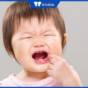 Tổng hợp 10 cách giảm đau khi trẻ mọc răng giúp bé dễ chịu