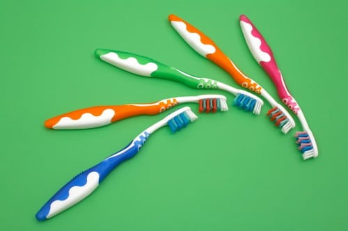 Khi nào thì bạn nên đổi bàn chải đánh răng? (2)