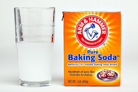 đánh răng bằng baking soda và nước