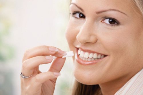 vệ sinh răng miệng: Nhai kẹo cao su không đường