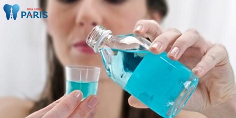 Sử dụng nước súc miệng giúp sạch khuẩn, khử mùi hôi miệng tối đa