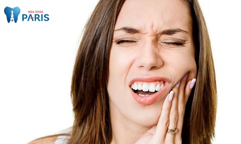 Sâu răng ở giai đoạn nặng có thể gây sưng đau vùng nướu, vùng má