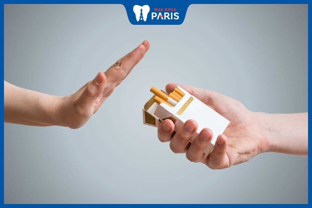 Hút thuốc lá có thể gây tổn hại tới răng sứ