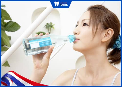 Ngăn ngừa sâu răng bằng cách bổ sung đủ nước mỗi ngày