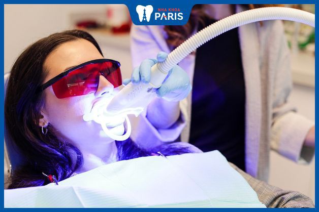 Đèn Plasma kích thích chất tẩy trắng răng hoạt động