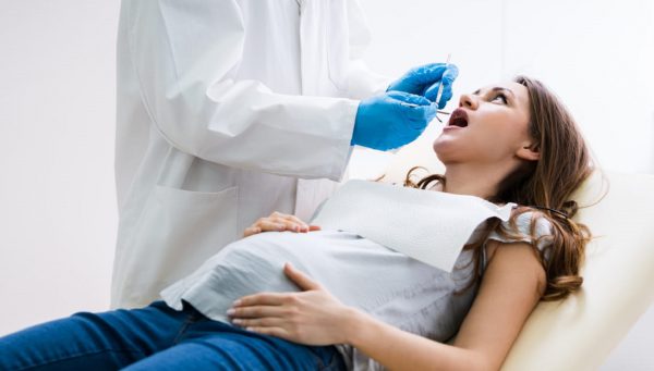 Niềng răng khi mang thai có ảnh hưởng gì không? Bác sĩ nha khoa giải đáp