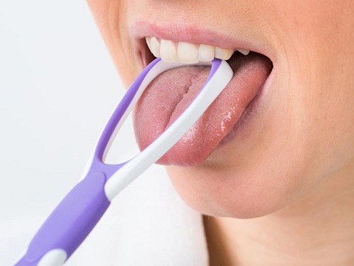 Cách vệ sinh lưỡi cho người lớn