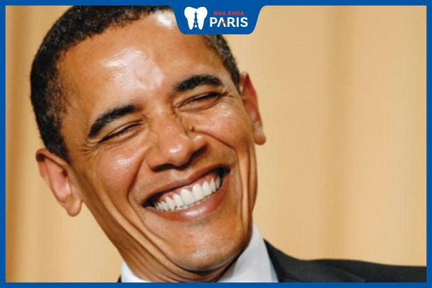 Cựu tổng thống Obama có hàm răng rồng