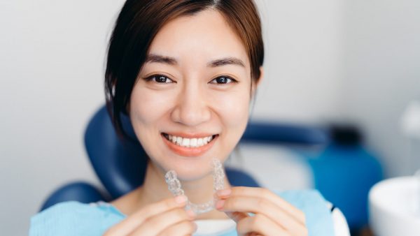 Review quá trình niềng răng trong suốt: bác sĩ hướng dẫn chi tiết