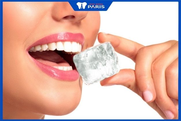 Tránh đồ ăn cứng nhằm giữ tính ổn định của răng phục hình