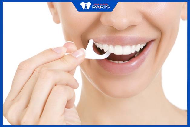 Kết hợp sử dụng thêm chi nha khoa sau đánh răng để làm sạch thức ăn kẽ răng