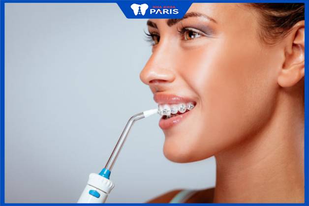 Tăm nước là thiết bị dùng nước để làm sạch răng miệng