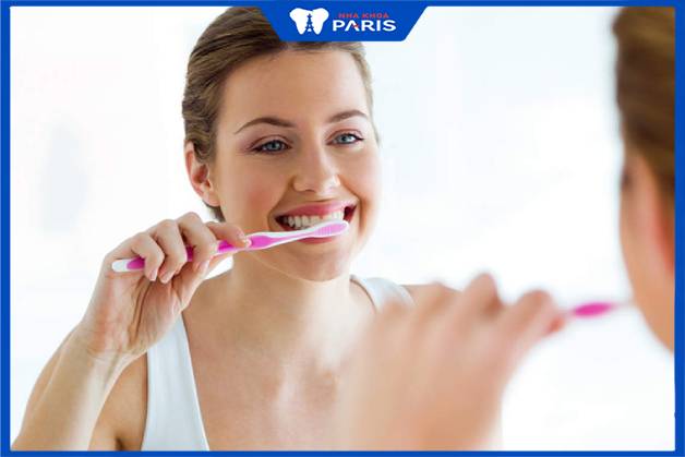 Dauy trì đánh răng đều đặn mỗi ngày giúp đánh bay mảng bám, vết ố vàng trên răng hiệu quả