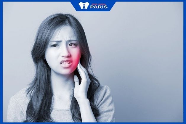 Những người có răng nhạy cảm khi bọc răng titan sẽ dễ bị đau nhức, ê buốt kéo dài
