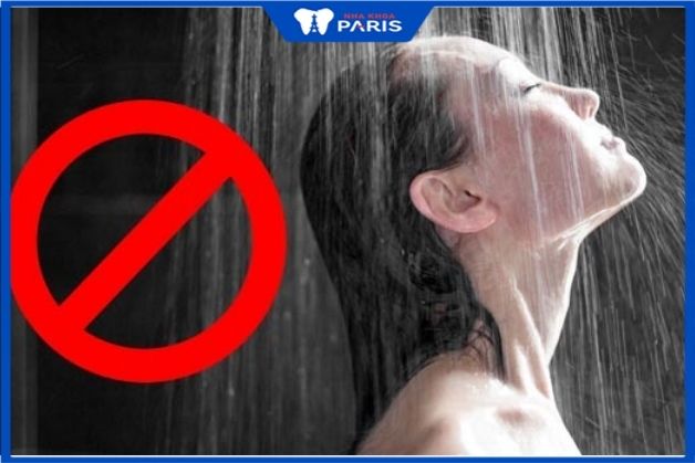 Không tắm rửa, gội đầu tránh ảnh hưởng đến vùng cằm nhạy cảm chăm sóc sau độn cằm