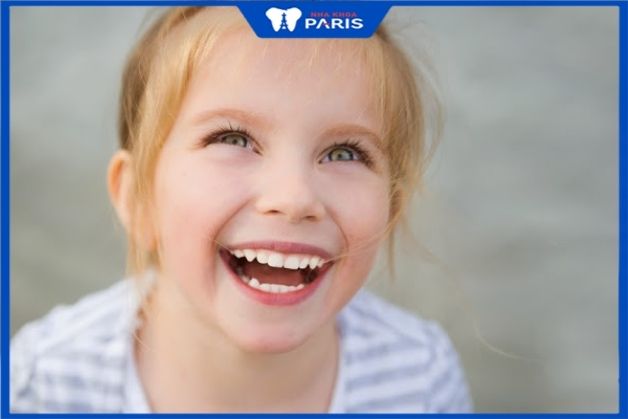 Trẻ nhổ răng sữa bằng công nghệ hiện đại giúp răng mọc đều đặn 