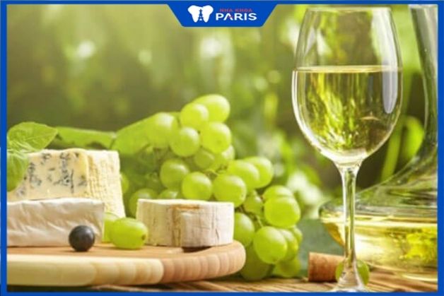 Rượu vang trắng tốt cho cơ thể vì có hàm lượng fluor cần thiết