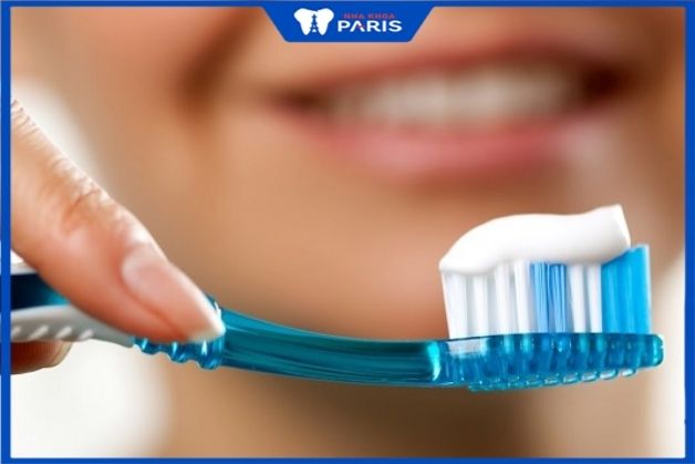 Đánh răng 2 lần/ngày để bổ sung fluor cần thiết