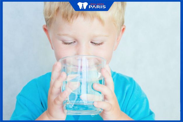 Uống nhiều nước giúp tăng khả năng bài tiết cho cơ thể