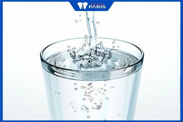 Mỗi ngày bạn cần uống đủ 2 lít nước