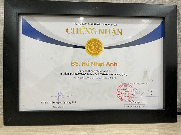 Chứng nhận: "Phẫu thuật tạo hình và thẩm mỹ nha chu"