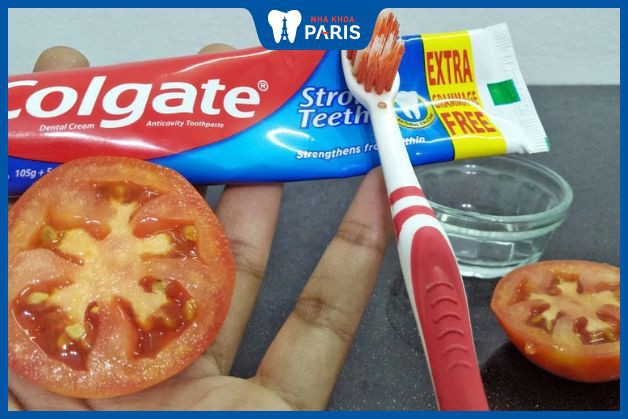 Sử dụng cà chua và kem đánh răng