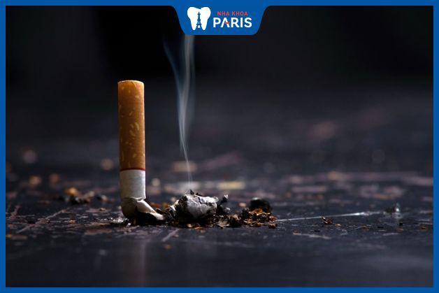 Các chất trong khói thuốc lá dễ làm nhiễm trùng ổ răng