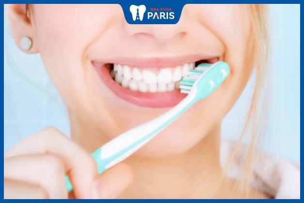Bạn nên chải răng đúng cách sau khi làm răng sứ - Cách chăm sóc răng sứ titan