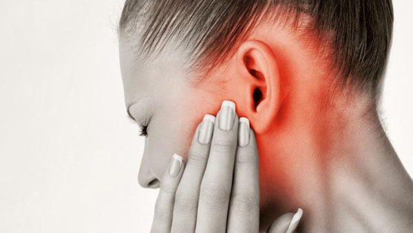 Nuốt nước bọt đau tai: Nguyên nhân và cách điều trị