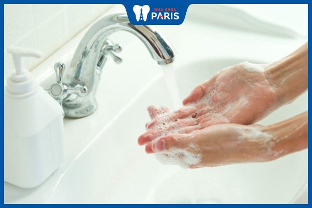 Rửa tay bằng xà phòng thường xuyên
