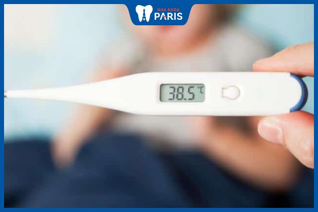 Cần đưa trẻ đi khám khi trẻ sốt trên 38.5 độ, kéo dài trên 3 ngày