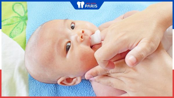 Cách rơ lưỡi cho trẻ sơ sinh? Nên thực hiện bao nhiêu lần