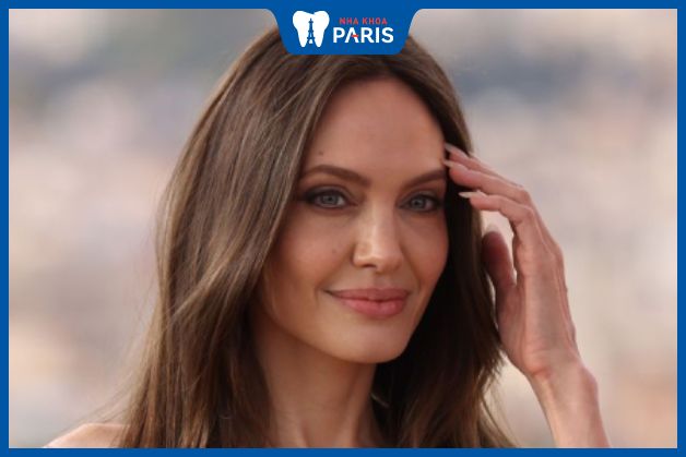 Angelina Jolie - Biểu tượng sắc đẹp của thế giới sở hữu phần xương má cao và khuôn mặt góc cạnh