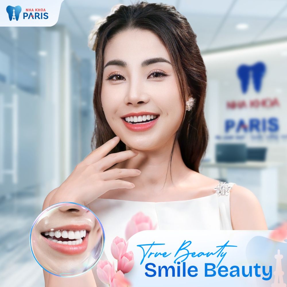 Chị Quỳnh Hoa hài lòng với kết quả sau khi bọc sứ