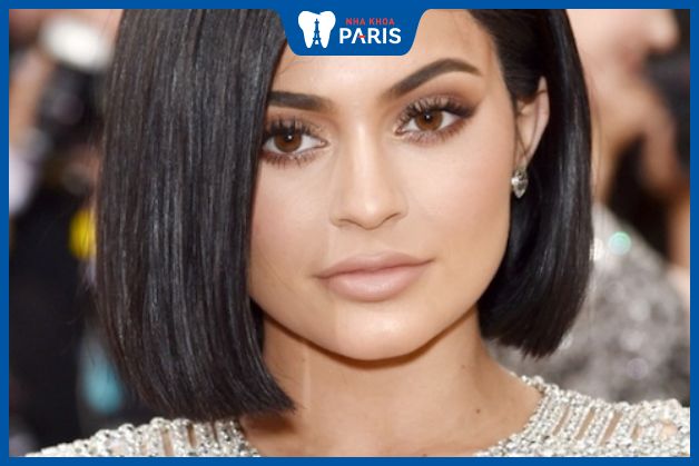 Kylie Jenner sở hữu khuôn hàm vuông, đôi môi đầy đặn quyến rũ