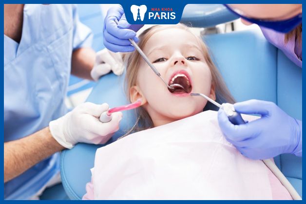 Trẻ cần khám răng định kỳ nếu răng mọc lệch