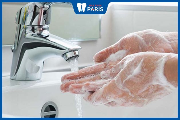 Rửa tay thường xuyên để loại bỏ virus