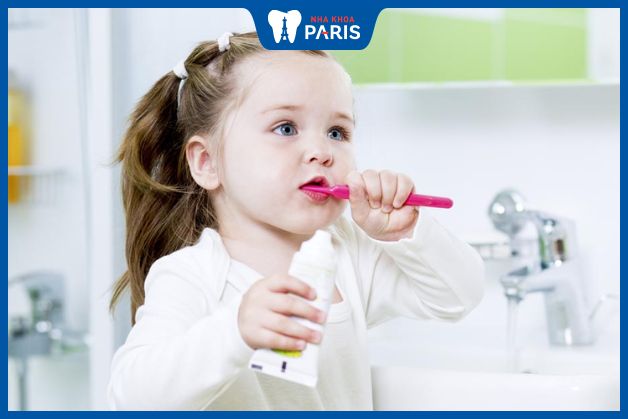Hướng dẫn trẻ vệ sinh răng miệng đúng cách