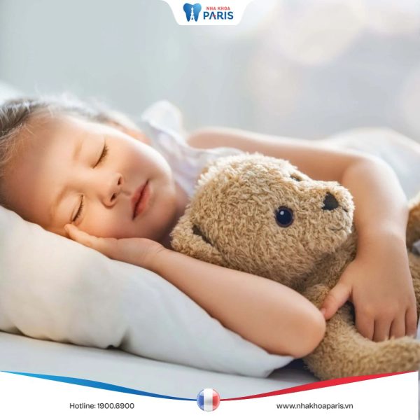 Trẻ ngủ nghiến răng: Nguyên nhân, dấu hiệu và cách khắc phục
