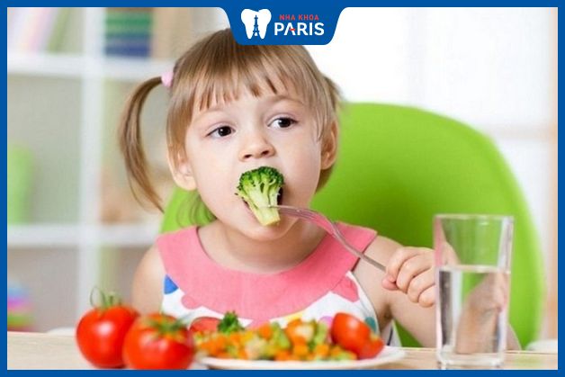Cho trẻ ăn nhiều rau xanh