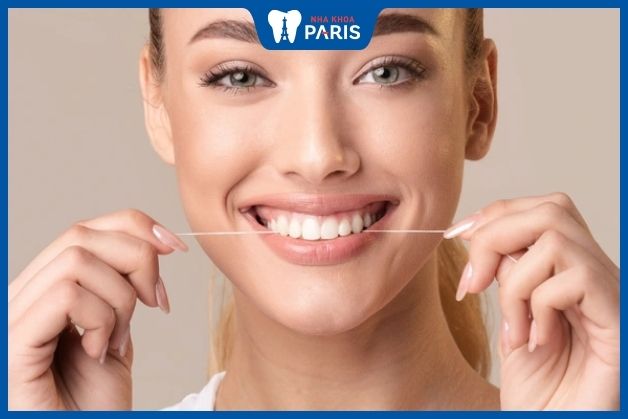 Sử dụng chỉ nha khoa giúp duy trì độ bền của răng sứ