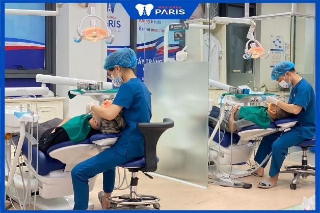 Các yếu tố ảnh hưởng tới chi phí trồng răng cửa