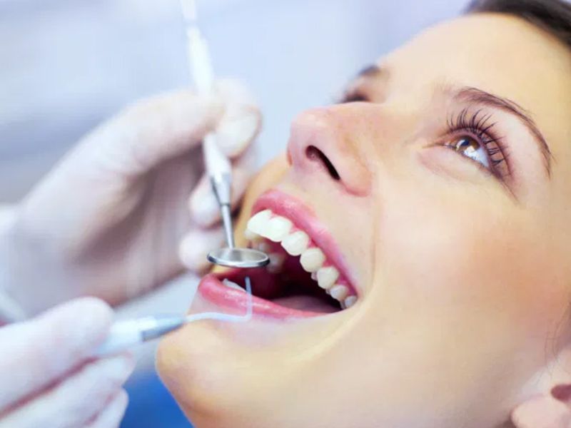 Cách khắc phục tình trạng trồng răng giả bị hôi