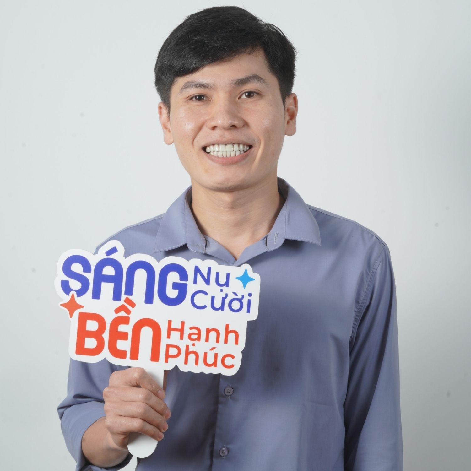 Minh Dương tự tin với hàm răng mới trắng sáng, đều đẹp tự nhiên