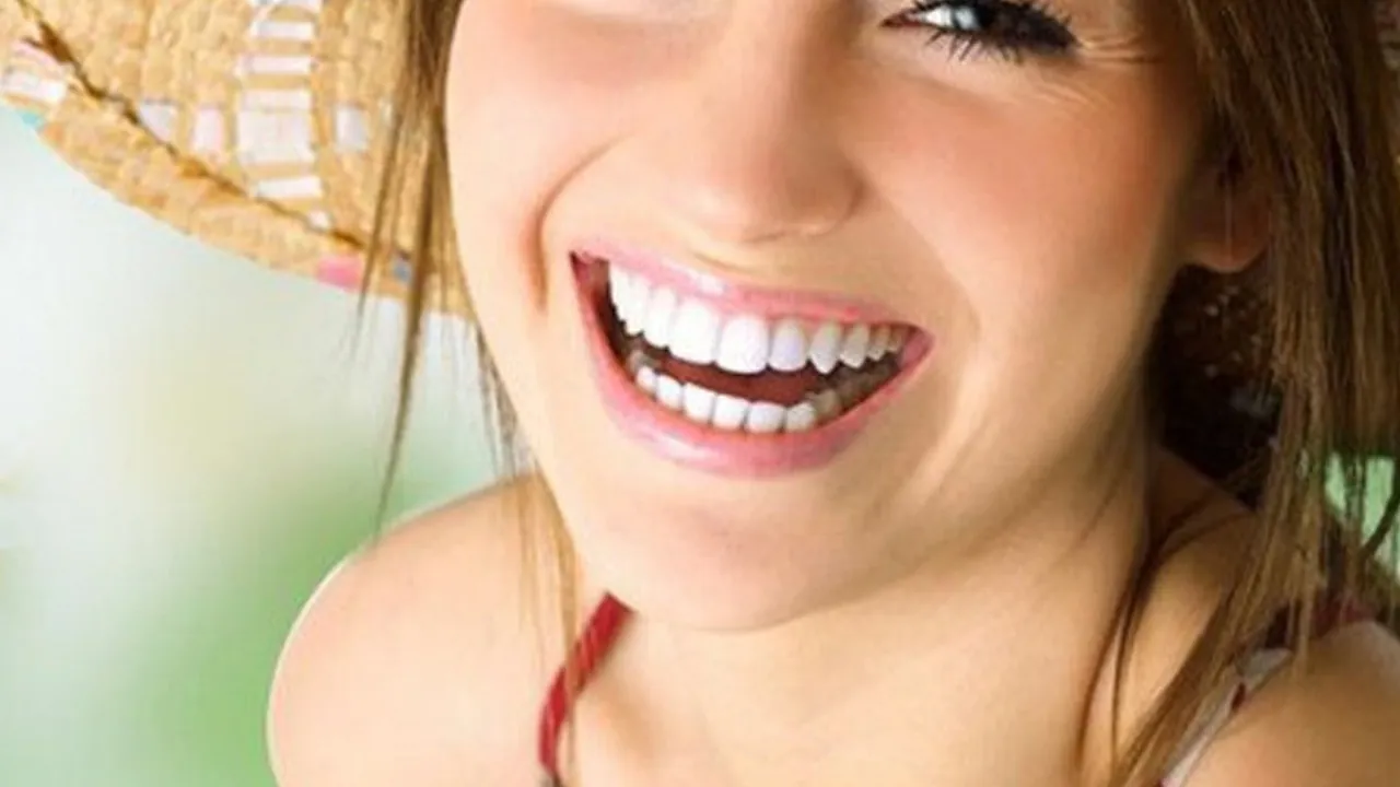 Dáng răng hạt lựu là như thế nào? Luận về tướng số, vận mệnh