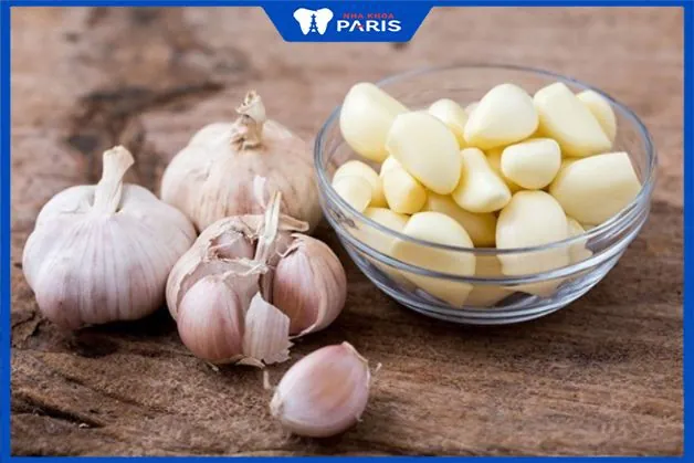 Học lỏm các cách trị sâu răng tại nhà bằng tỏi siêu hiệu quả