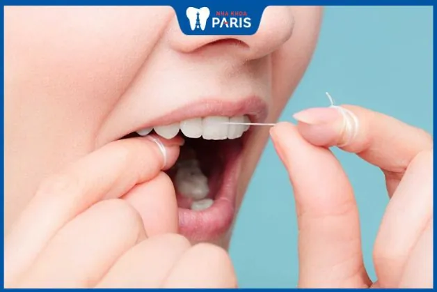 Hướng dẫn cách vệ sinh răng sứ titan đơn giản, đúng cách tại nhà