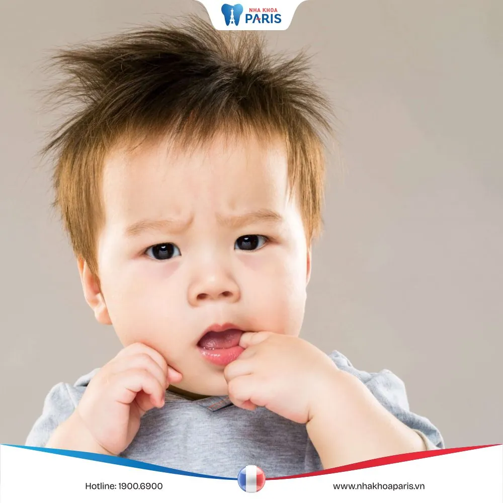 Mọc răng nanh ở trẻ: Dấu hiệu, và cách giảm sốt tức thì