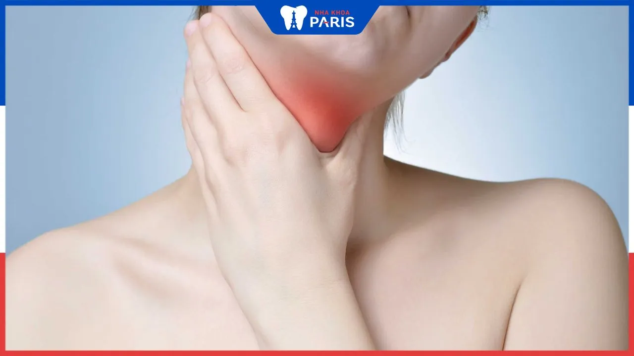 Nuốt nước bọt thấy vướng ở cổ họng: Nguyên nhân và cách điều trị